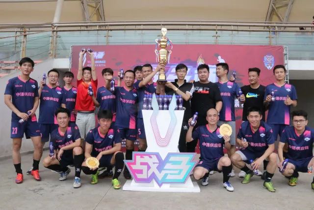 穆里尼奥无奈应对引援失利，内抓潜力重塑战术阵容